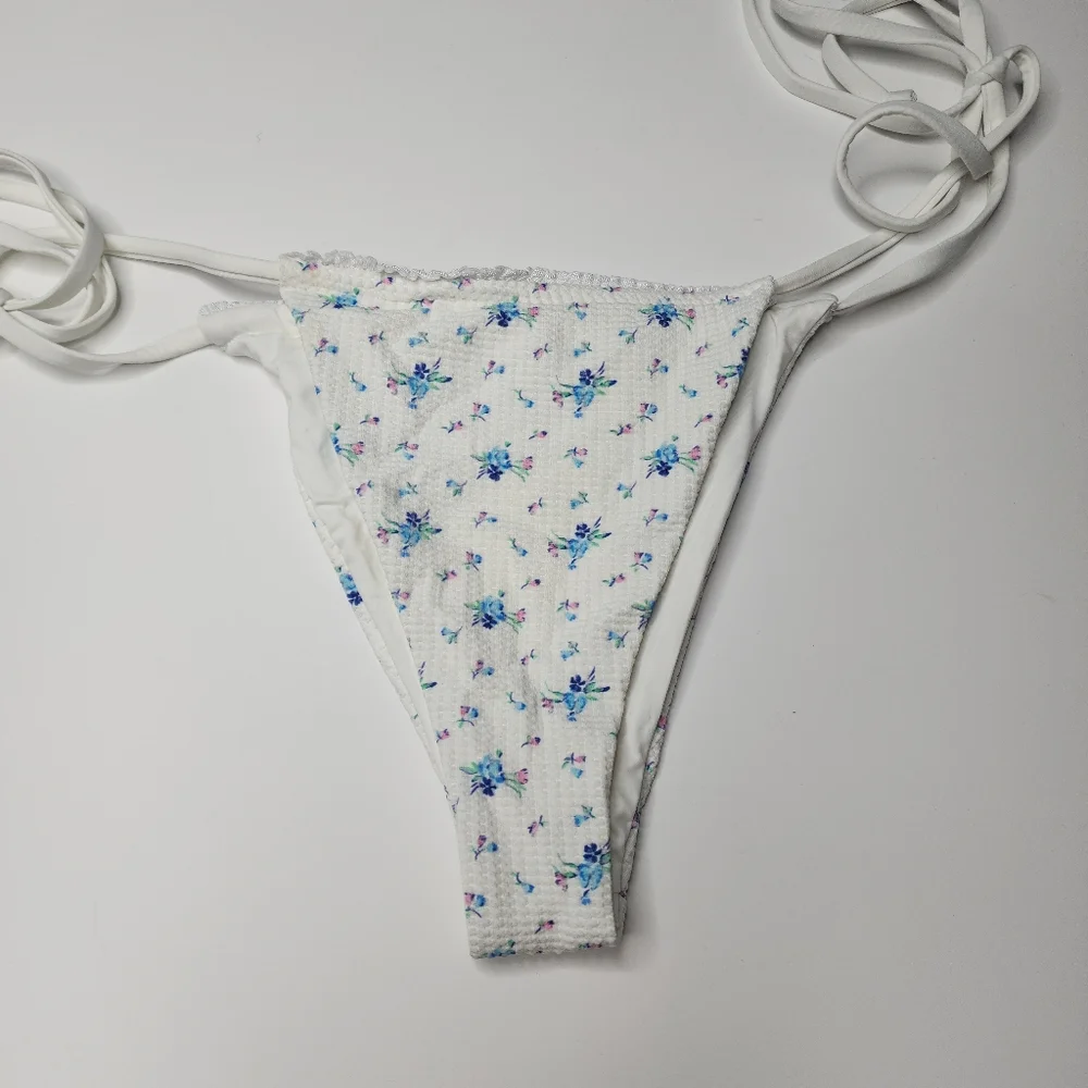 NEW Frankies Bikinis Waffle String Bikini Bottom Night Lilly White Medium